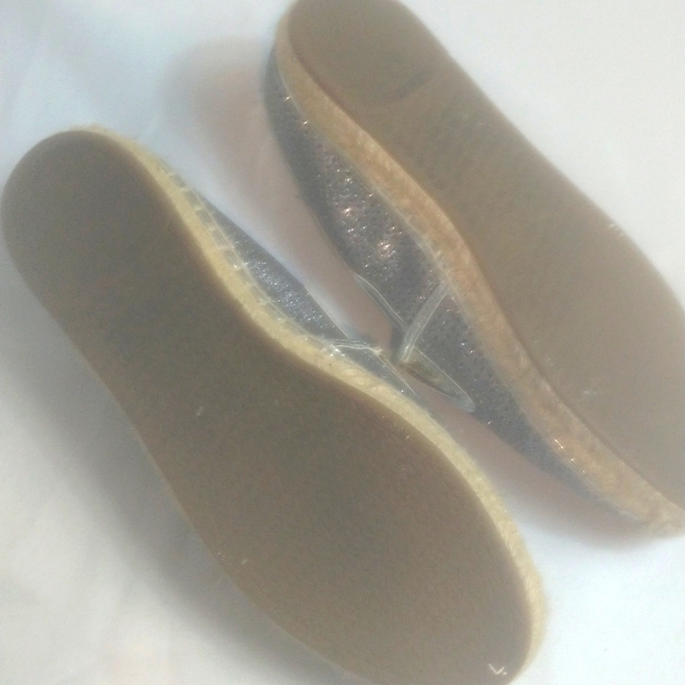 Michael kors women's silver flat shoes size 9 - Picture 5 of 5